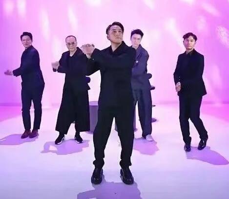 TVB港剧男团直播跳舞 吴卓羲跳《晚安大小姐》